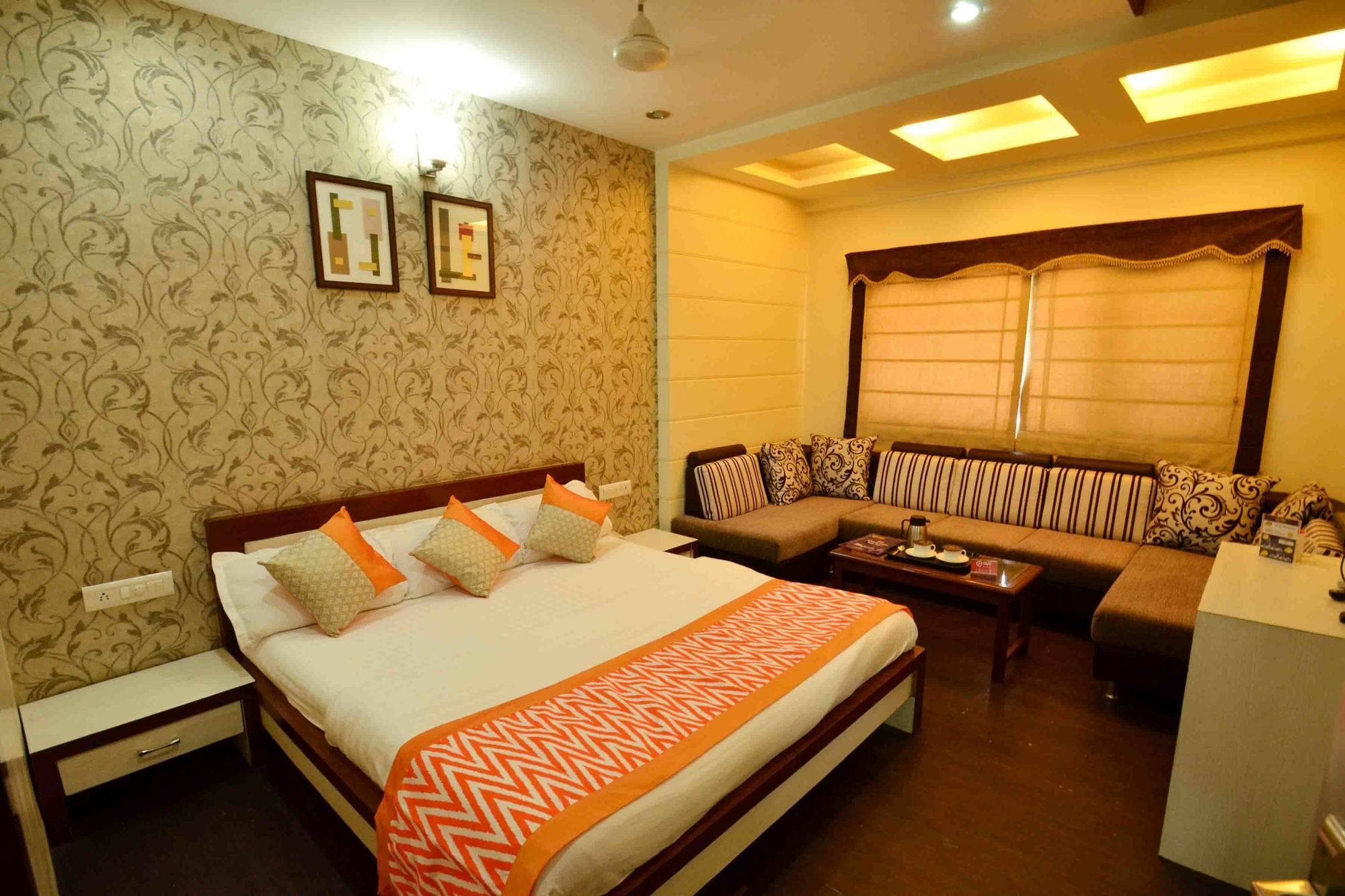 Oyo 742 Hotel Kings Park Indore Exterior photo
